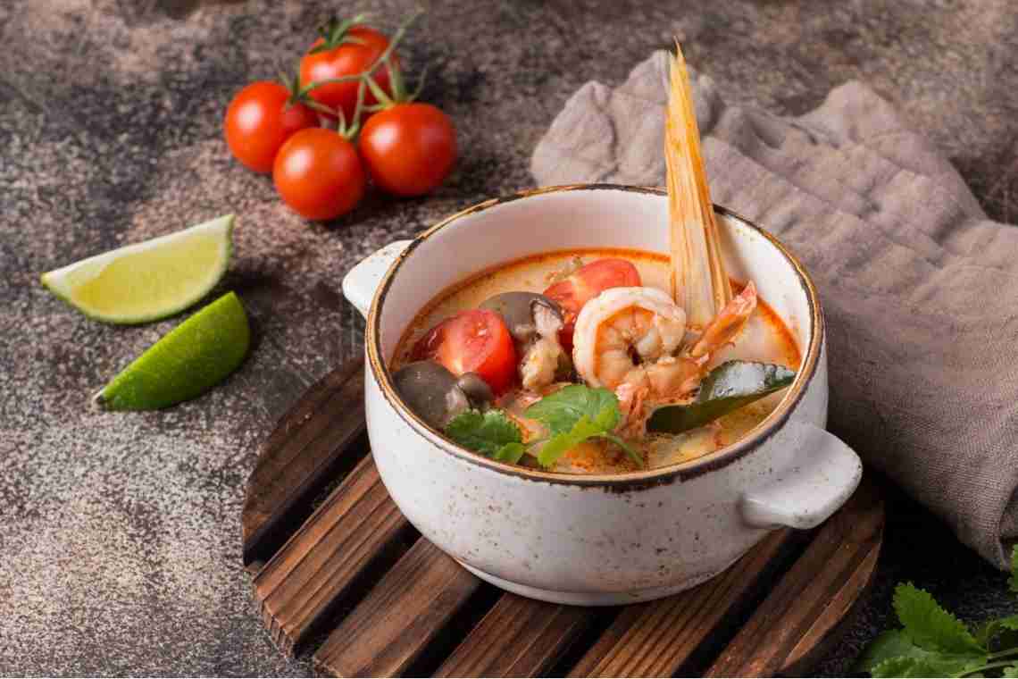 Як приготувати тайський суп з грибами і креветками