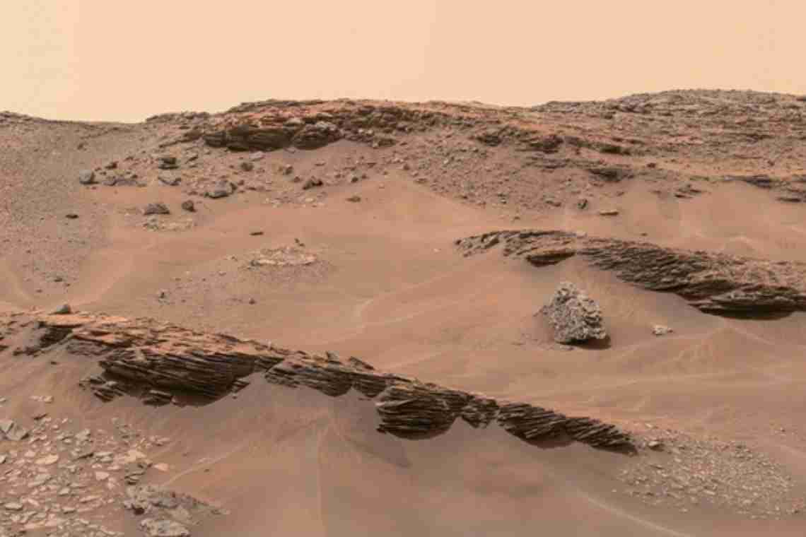 Марсіанський вертоліт надіслав на Землю першу кольорову фотографію, яку зробив на Червоній планеті "