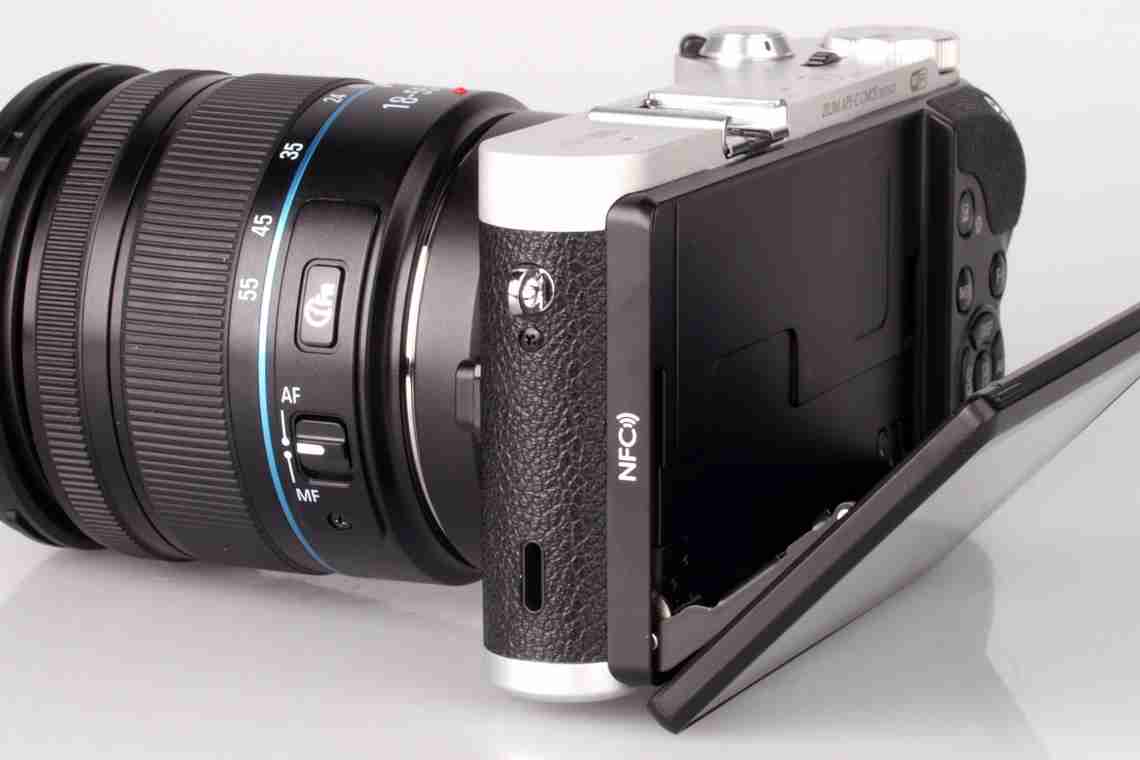 Анонс «беззеркалки» NX30 Smart Camera і двох NX-об'єктивів від Samsung