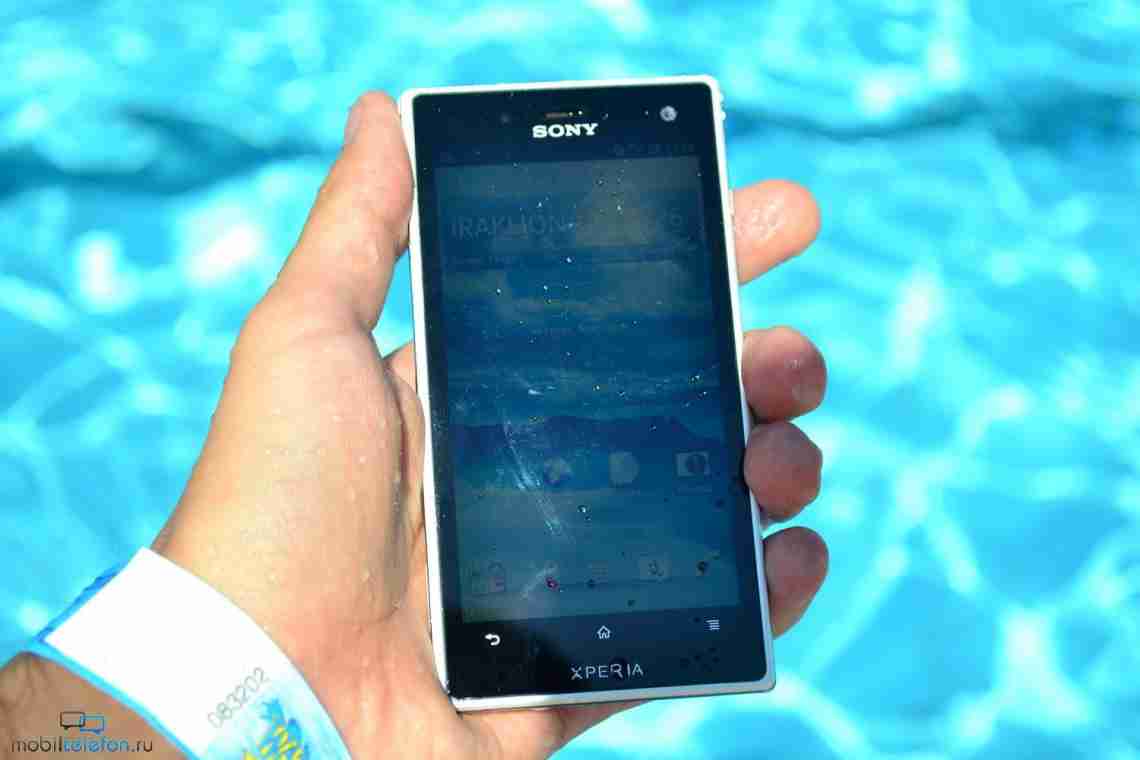 Анонсовані смартфони Sony Xperia go і Xperia acro S у водонепроникному корпусі