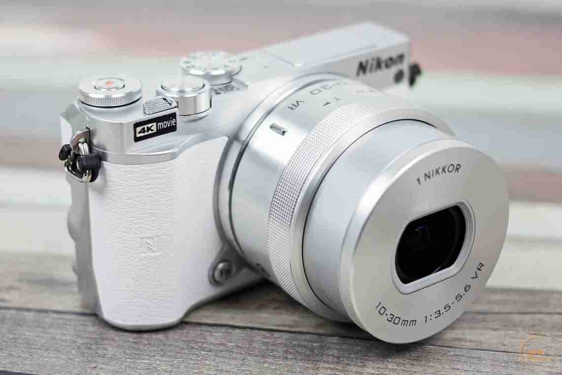 Nikon представила беззеркальні фотоапарати V1 і J1