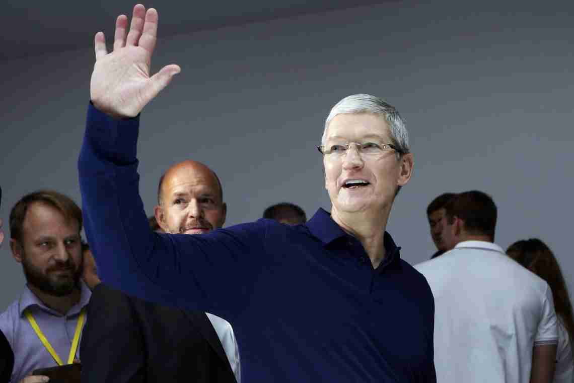 Тім Кук заявив, що залишається головним фанатом доповненої реальності, хоча у Apple поки немає таких пристроїв "