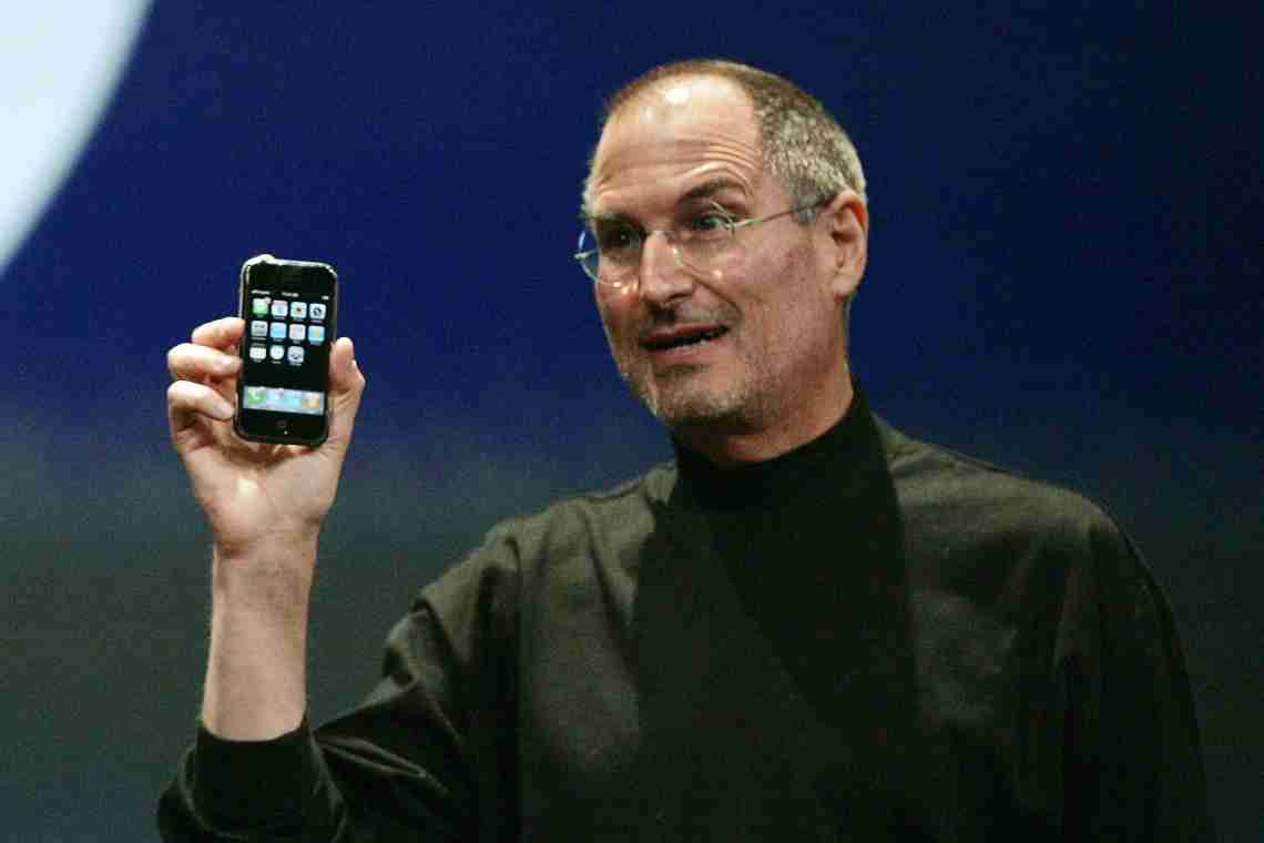 Розроблений Стівом Джобсом iPhone 5 вийде наступного року