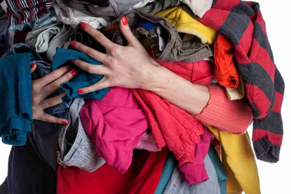 Куди здати одяг за гроші: як розумно розпорядитися застарілими речами