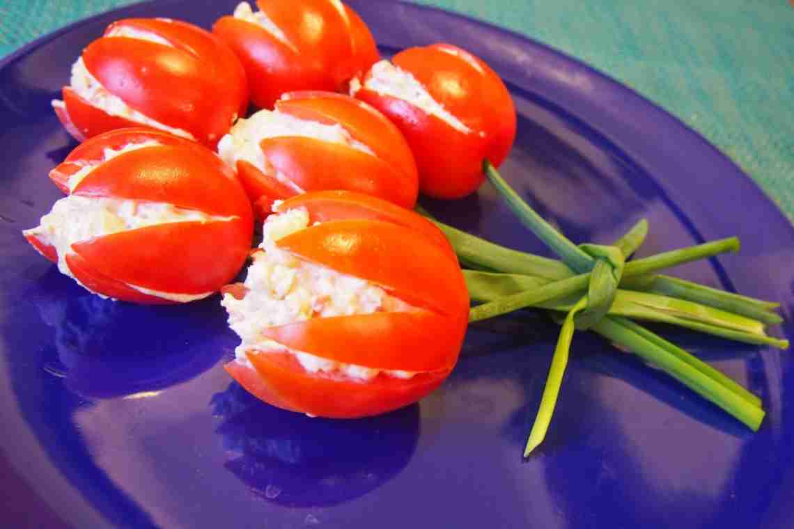 Як приготувати тюльпани з помідорів до 8 березня?