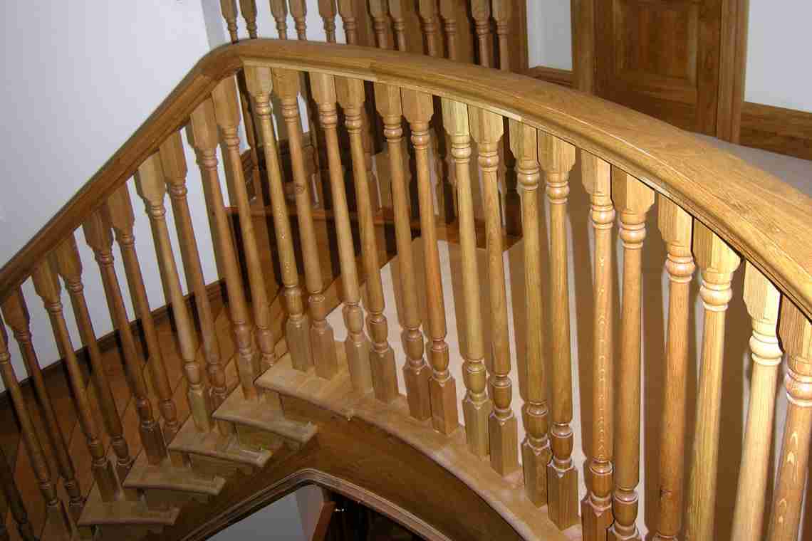 Як встановити дерев'яні балясини на сходи?