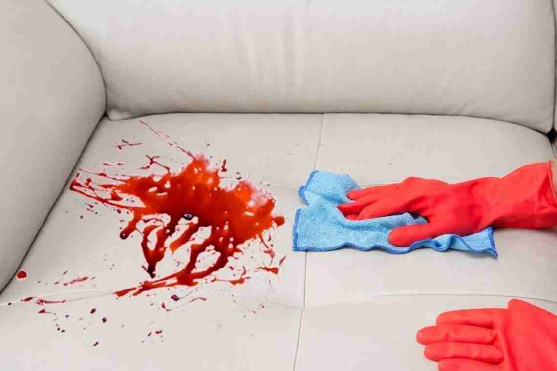 Як змити кров з одягу