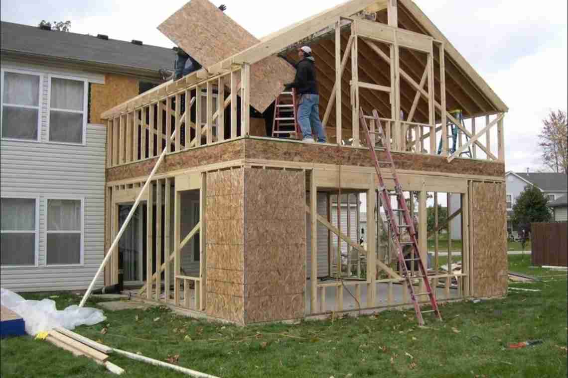 Як і чим краще обробити дерев'яний будинок і прибудову зовні