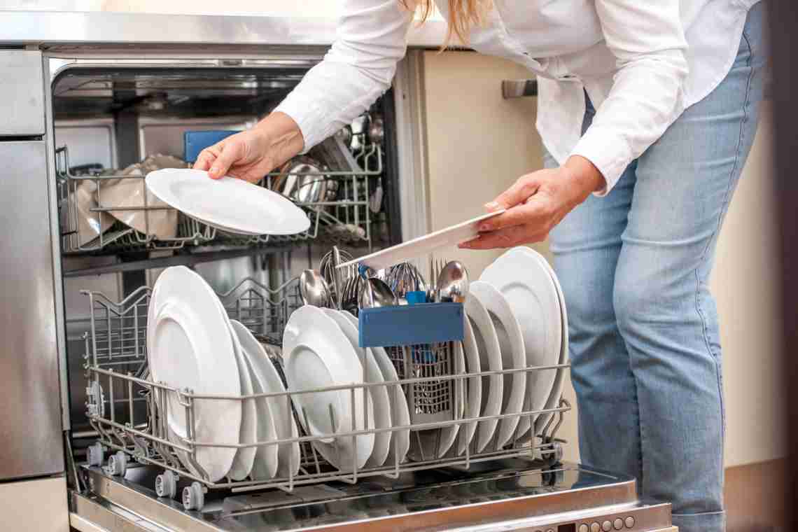 Як доглядати за металевим посудом