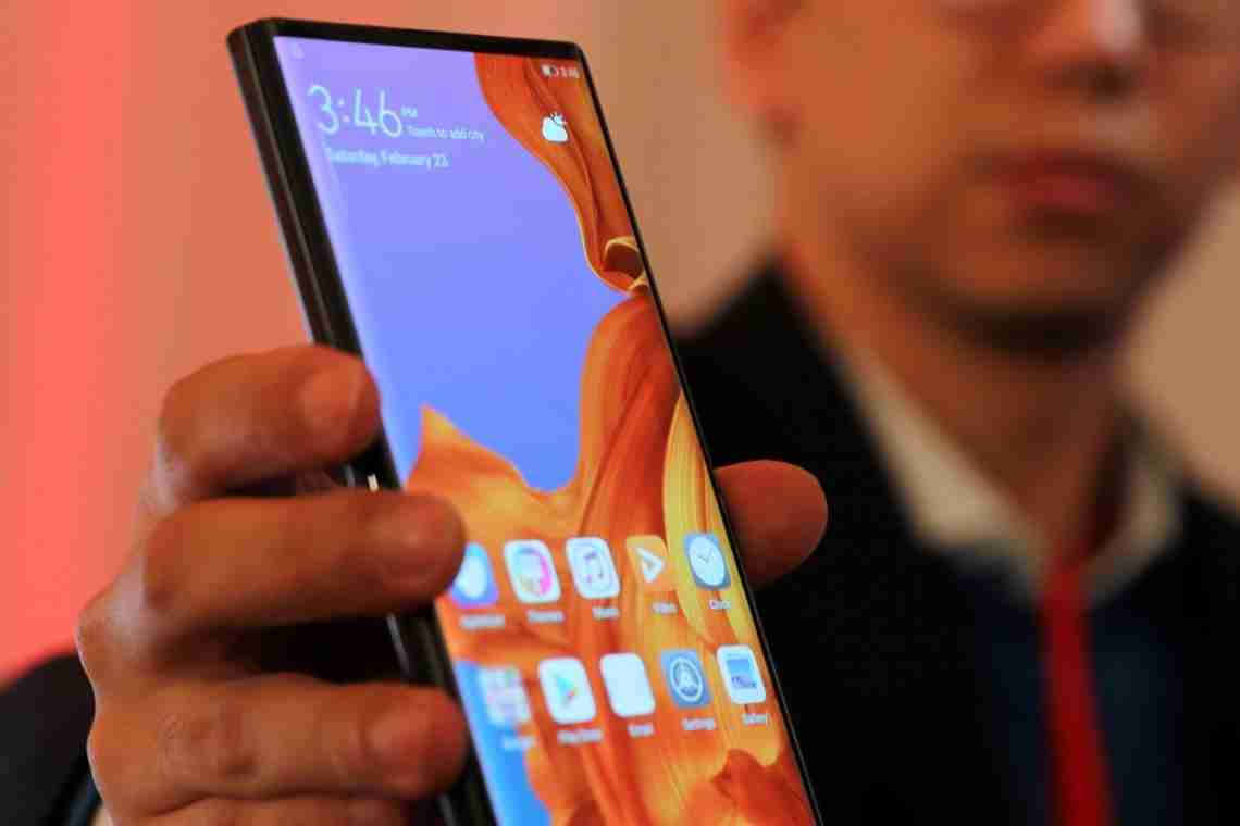 Фото дня: вигинаний смартфон Huawei Mate X може привернути чимало уваги на MWC 2019
