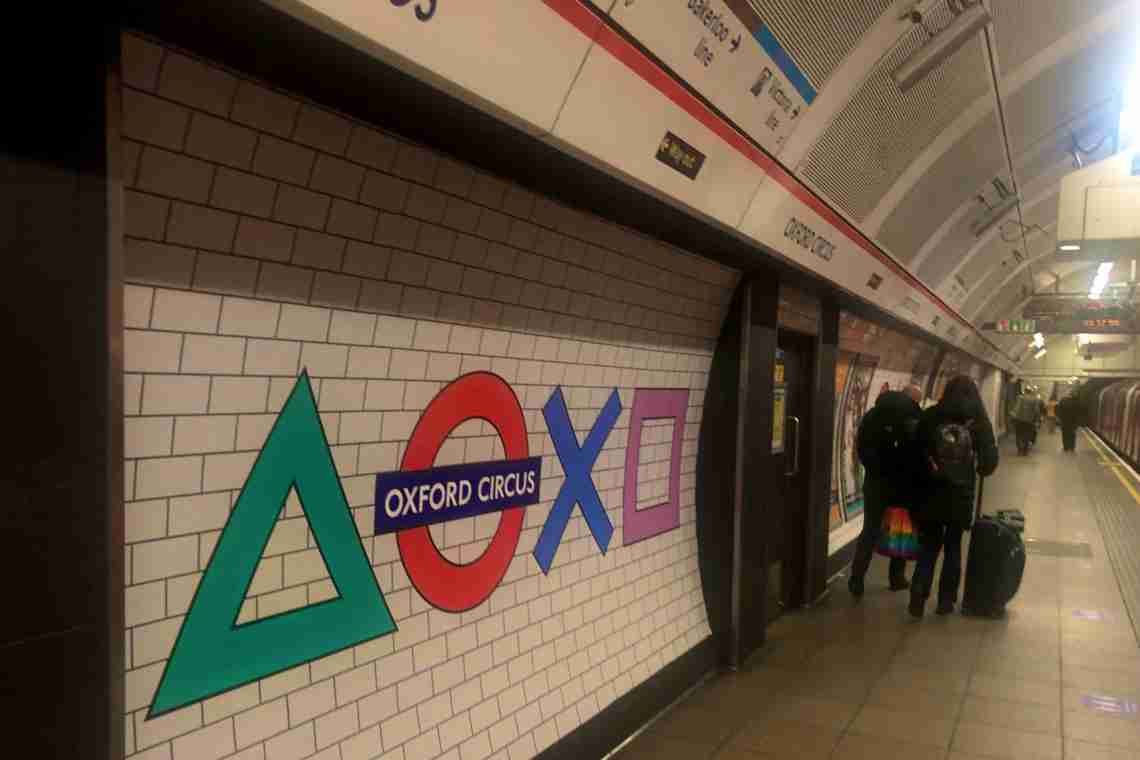 PlayStation захопила метро Лондона: Sony перейменувала і прикрасила станції на честь запуску PS5