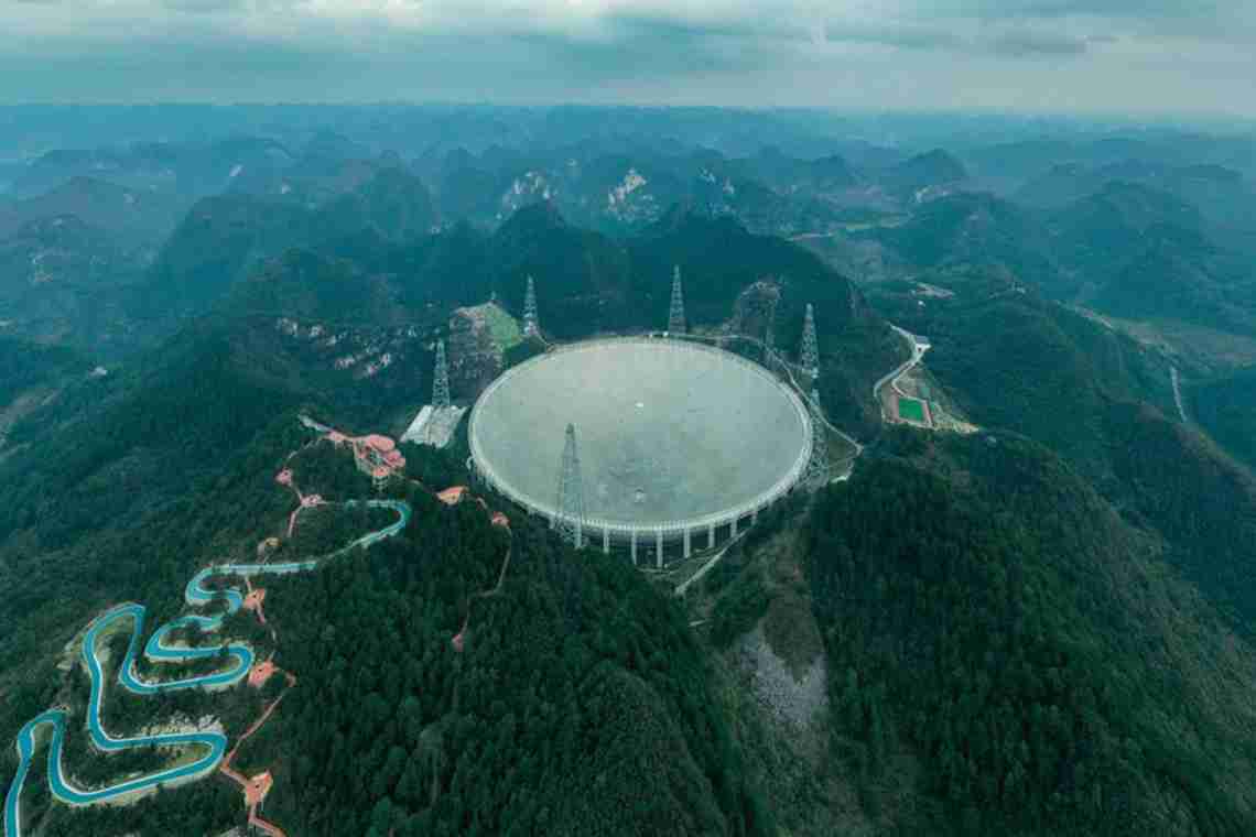 Новий китайський радіотелескоп засік цілий феєрверк радіовсплесків від якогось об'єкта в 3 млрд світлових років