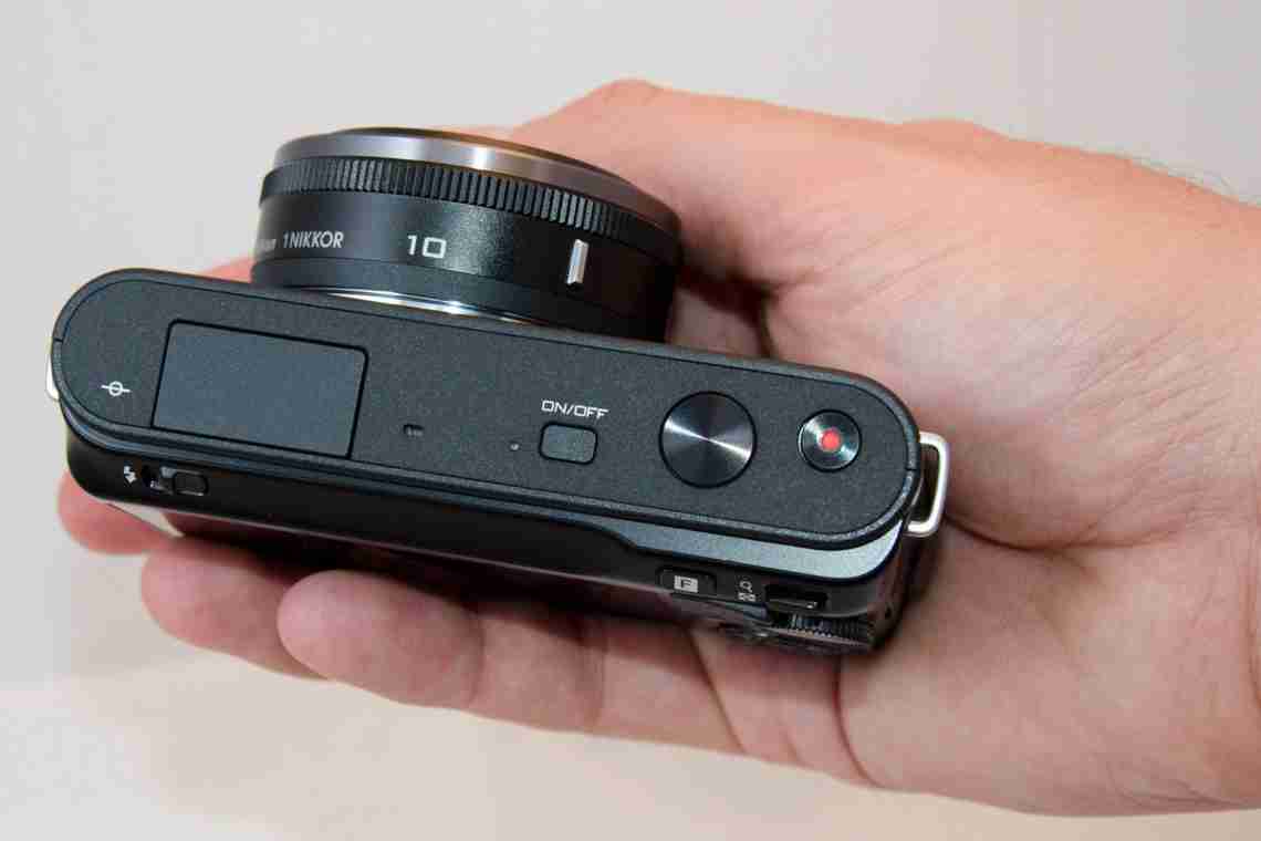 Nikon представила надтонкий об'єктив PD-Zoom і портативний супертелеоб'єктив