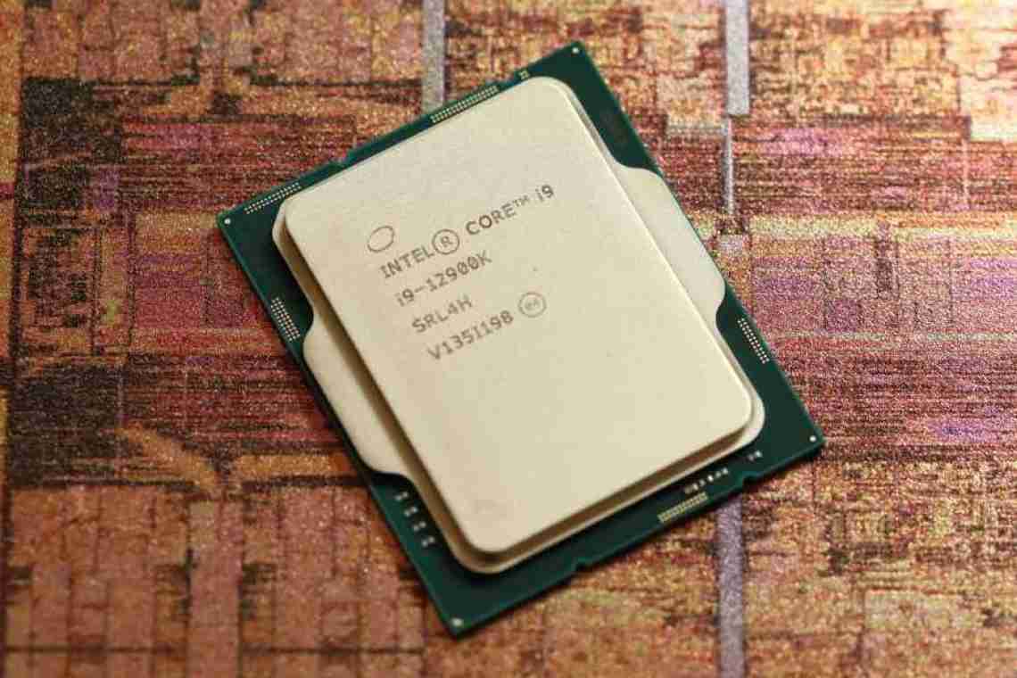 Intel показала, що Core i9-12900K швидше Ryzen 9 5950X, але в цих тестах Windows 11 забули пропатчити "