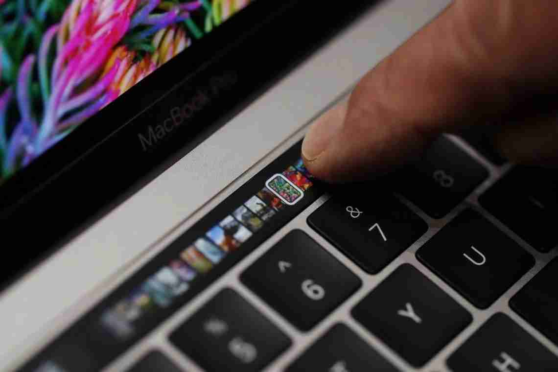 Apple усунула накопичені проблеми MacBook Pro - повернула нормальну клавіатуру, прибрала Touch Bar і урізноманітнила порти "