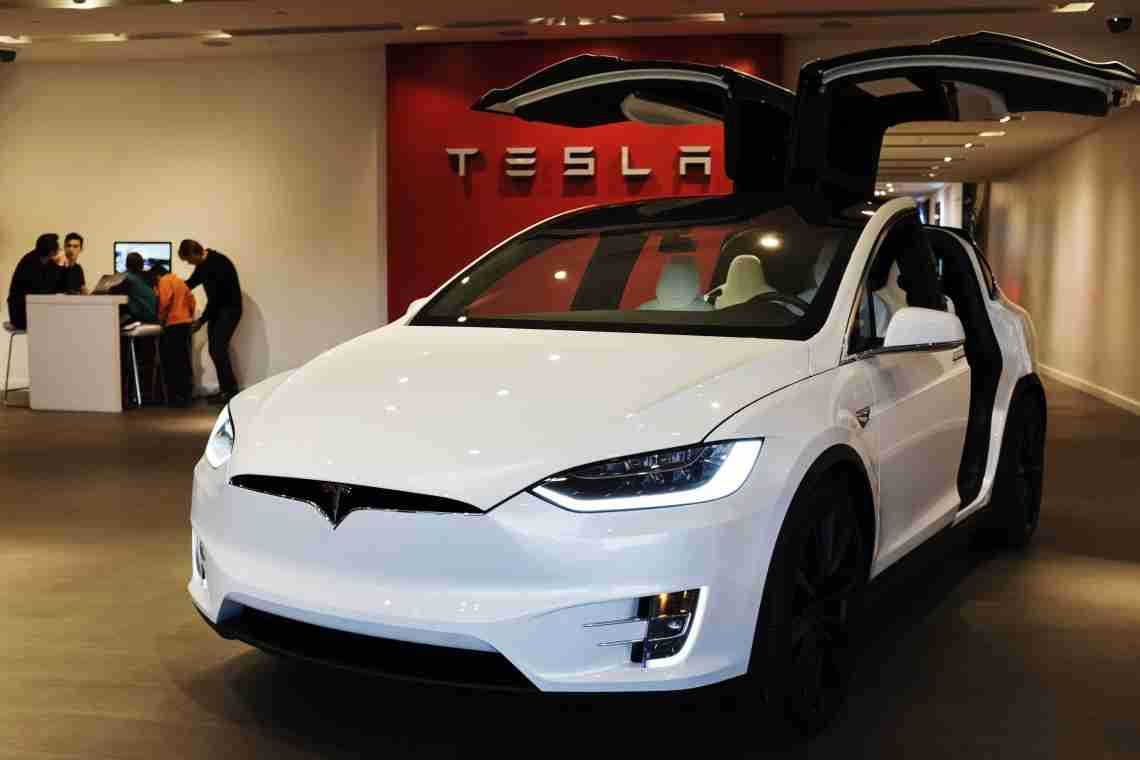 Кросовер Tesla Model X дебютує у вересні