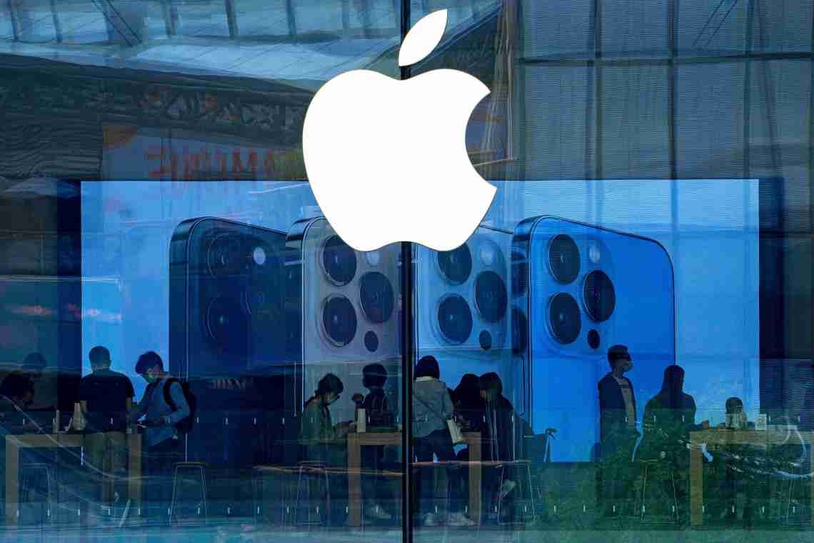 Чутки про скорочення обсягів виробництва iPhone 13 викликали падіння акцій постачальників Apple