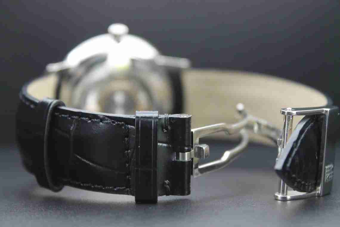 На Kickstarter з'явився перший у світі наручний атомний годинник