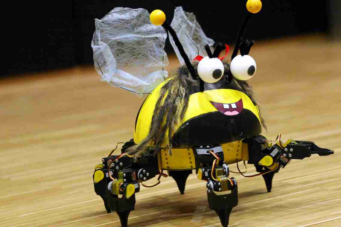 RoboBee: перший робот-комаха, який вміє літати і плавати "