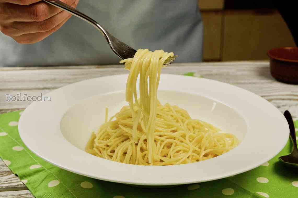 Дізнаємося як варити спагеті в каструлі? Спагетті з соусом: рецепт
