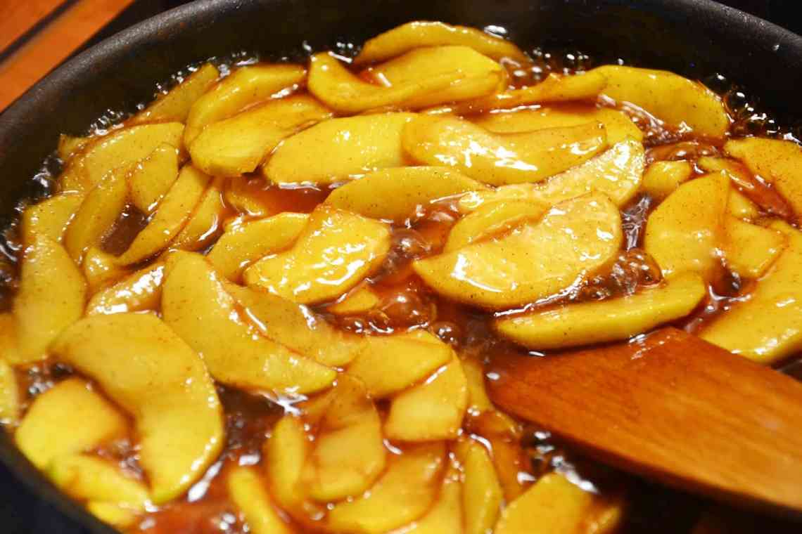 Дізнаємося як правильно приготувати в домашніх умовах карамелізовані яблука?