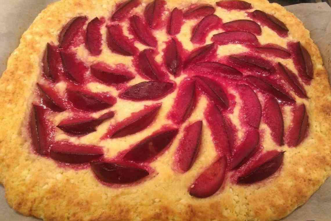 Рецепт пирога зі сливами Божественний: варіанти приготування
