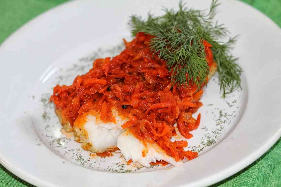 Риба з цибулею і морквиною в мультиварку: смачні рецепти