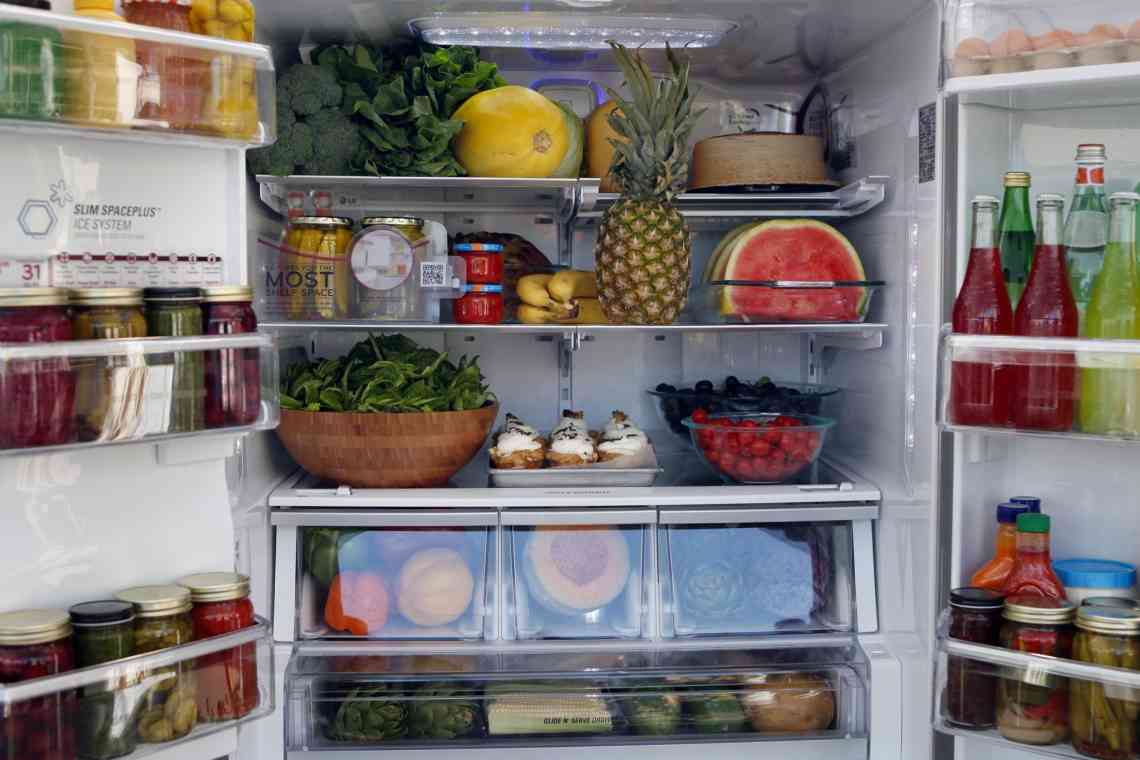 Дізнаємося що має бути в холодильнику: список продуктів