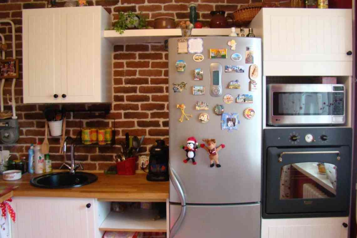 Чи можна ставити мікрохвильовку на холодильник?