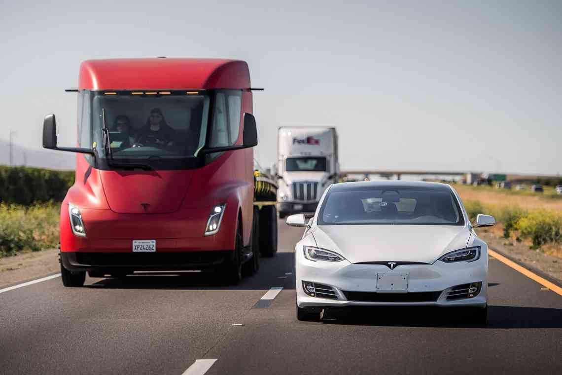 Базова версія вантажівки Tesla Semi отримає тягову батарею ємністю 500 кВт· год