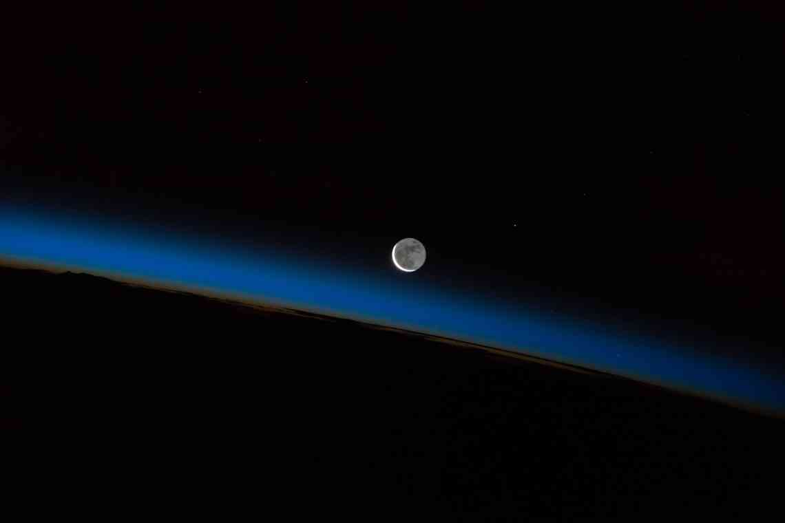 Зонд «Паркер» зробив фото темної сторони Венери. На знімок потрапило нічне світіння атмосфери