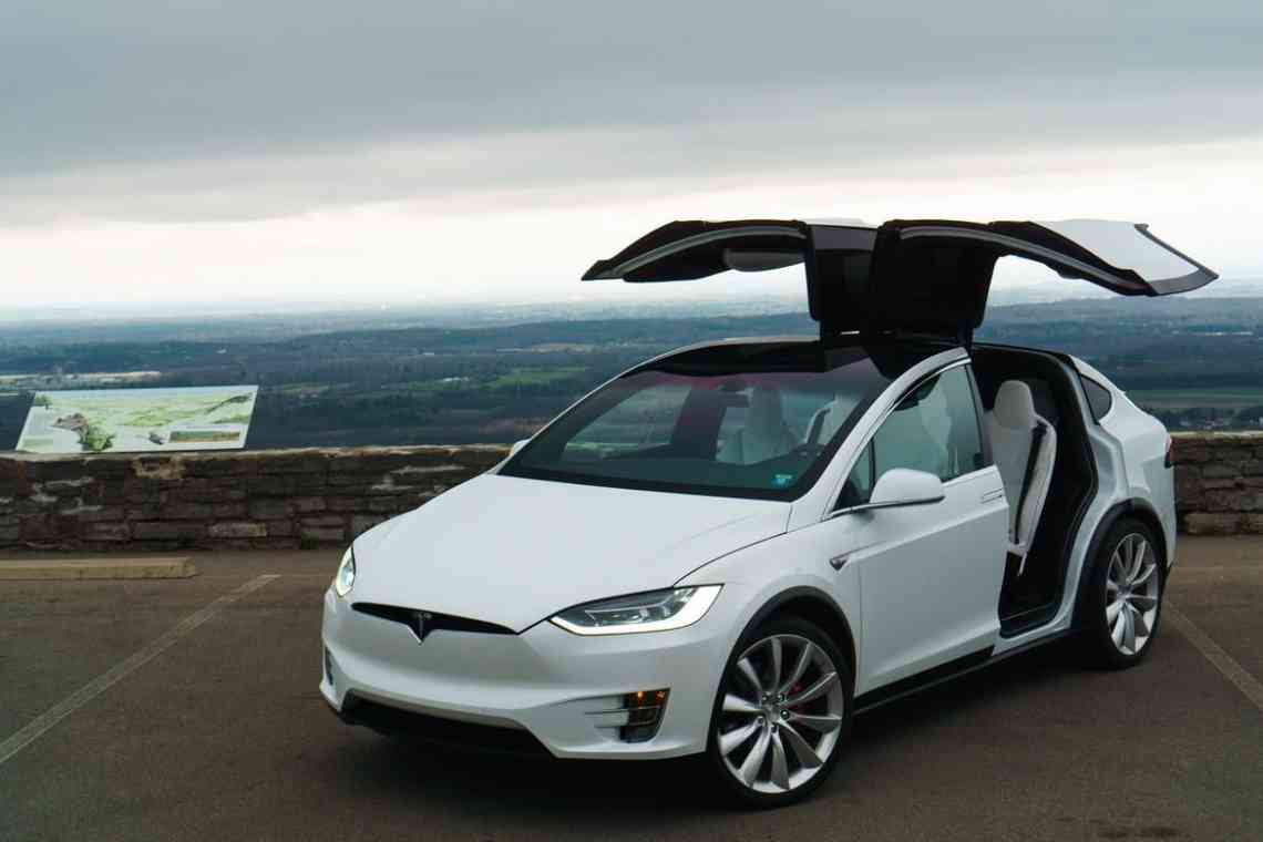  Tesla відкликає 2,7 тис. кросоверів Model X "