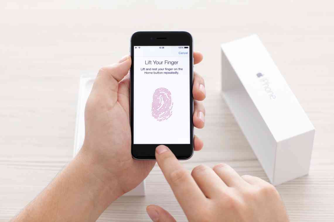 Apple випустить iPhone зі сканером відбитків пальців Touch ID цього року