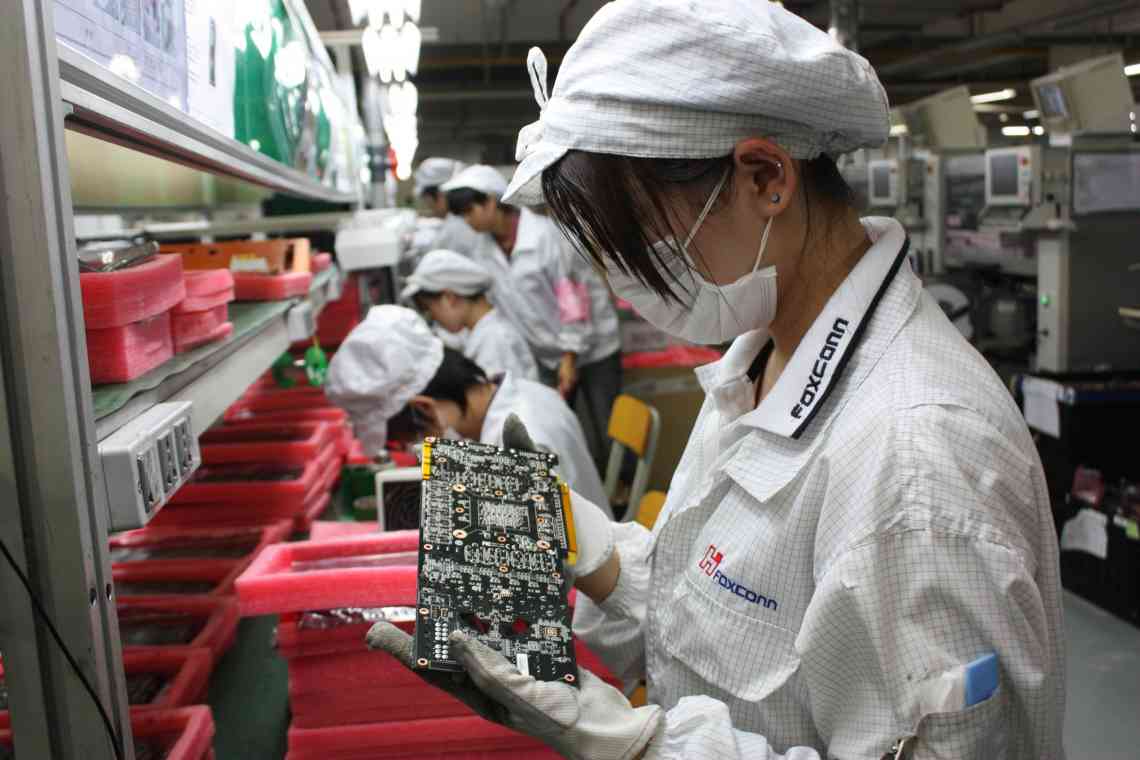 Apple попросила підрядників прискорити перенесення виробництва з Китаю до В'єтнаму