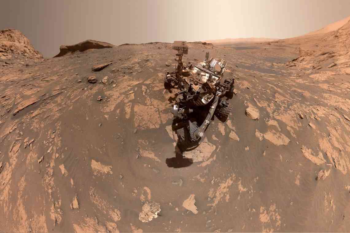 Марсохід Curiosity відобразив сяючі хмари на Марсі
