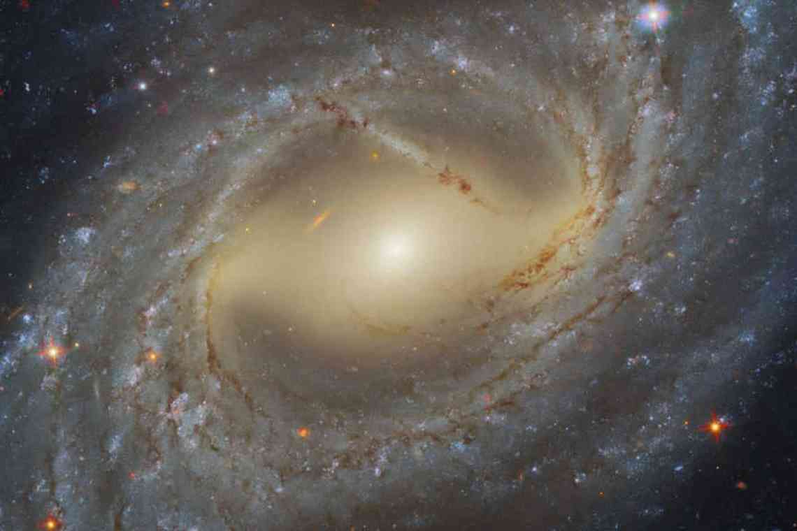Фото дня: спіральна галактика-безрукавка в сузір'ї Гончих Псів