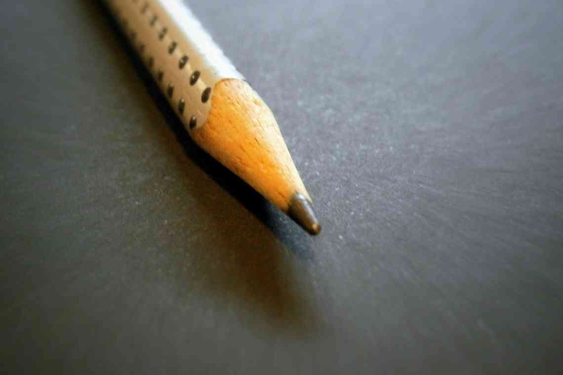 Як витягнути стрижень з олівця?