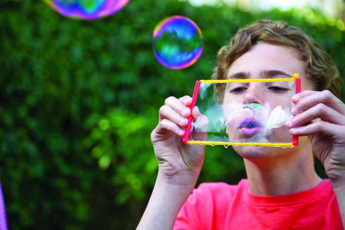 Як у домашніх умовах зробити мильні бульбашки?