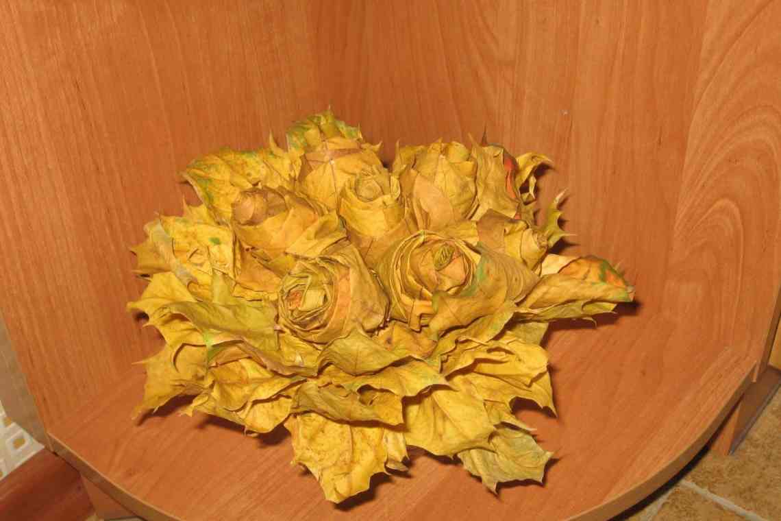 Як зробити букет троянд з осіннього листя?