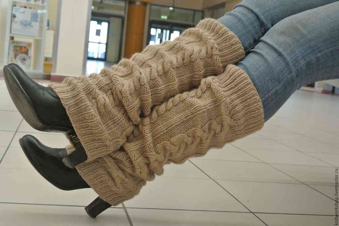 Як зробити гетри з рукавів старого светра