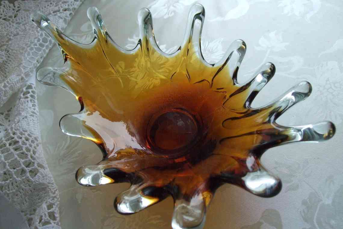 Як зробити колористичні вазочки з різноманітних скляних пляшечок і баночок