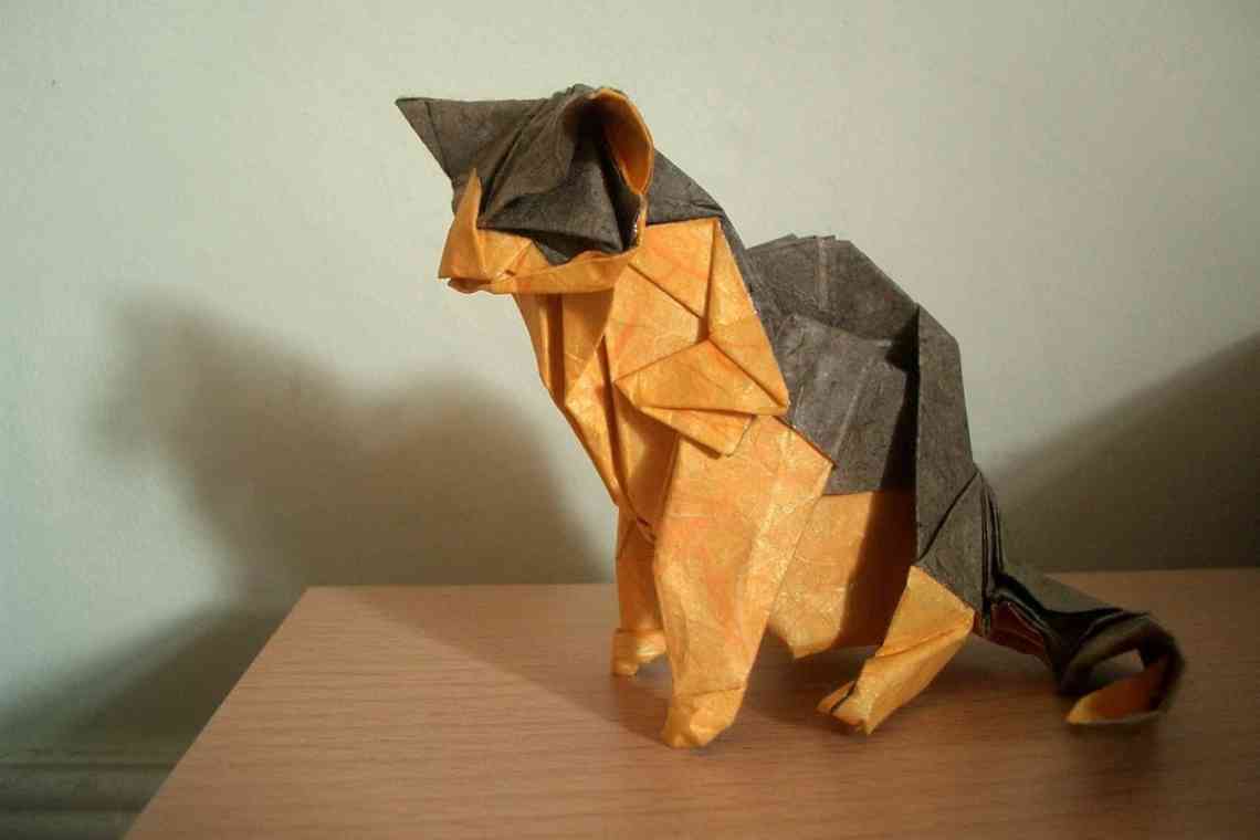 Оригінальні вироби з паперу: кішка-орігамі
