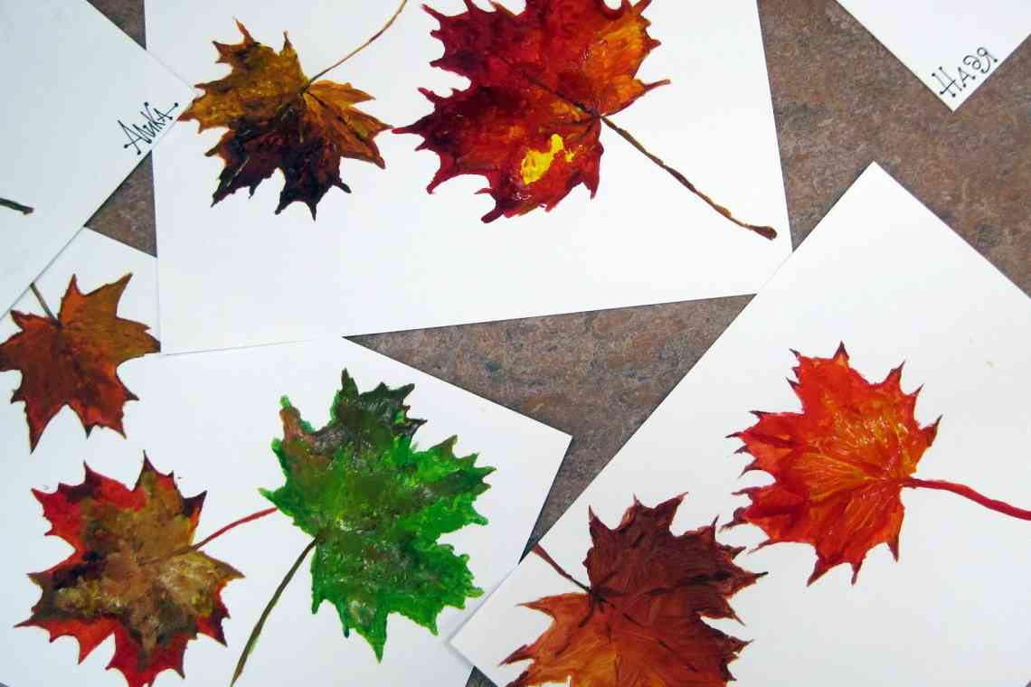 Дізнаємося як правильно намалювати осіннє листя олівцем?