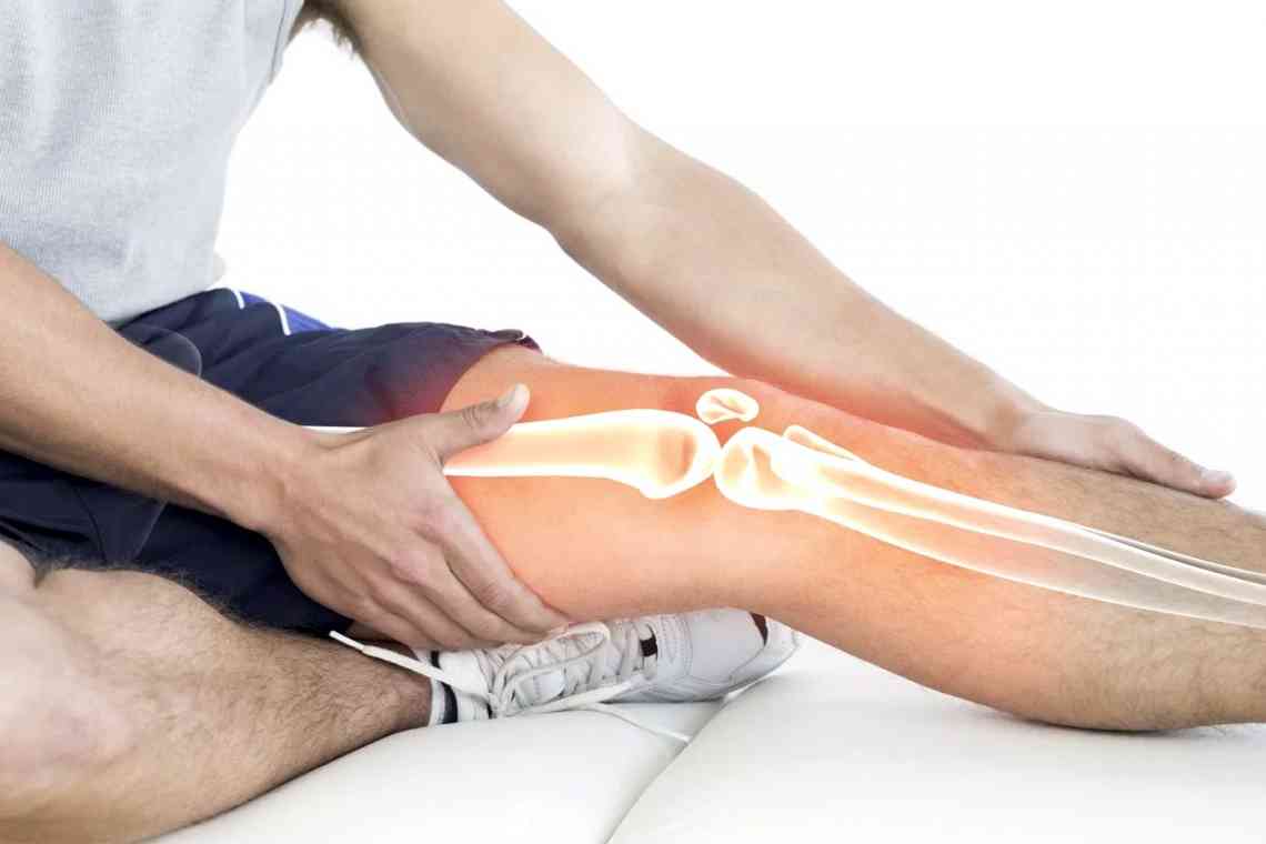 Які причини можуть викликати тягучий біль під коліном ззаду, і що робити в цій ситуації?