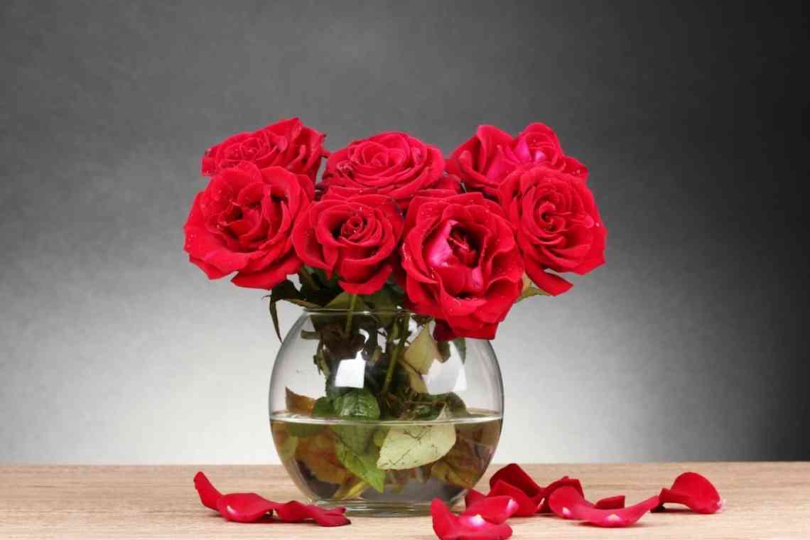 Що робити, аби троянди у вазі стояли довше?