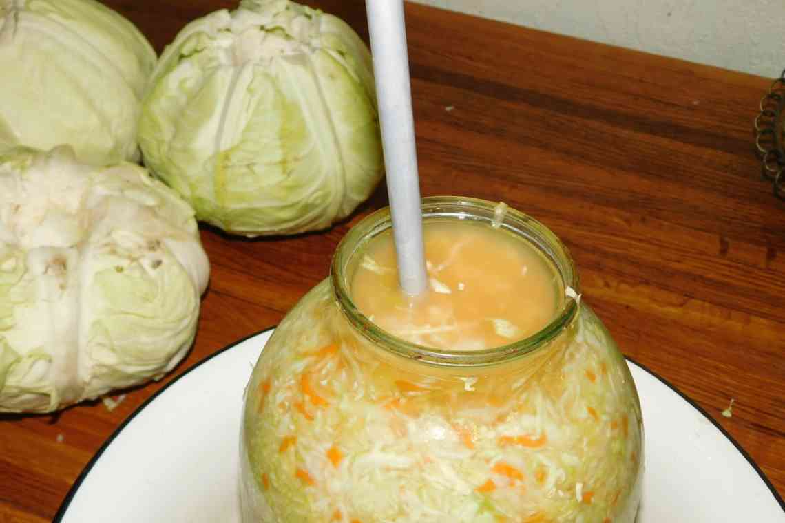 Дізнаємося як приготувати квашену капусту з морквою в домашніх умовах: рецепти приготування та рекомендації
