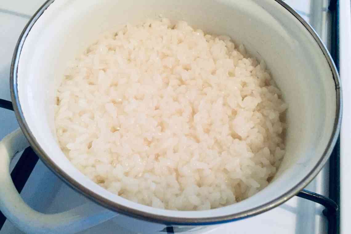 У скільки разів збільшується рис при варінні?