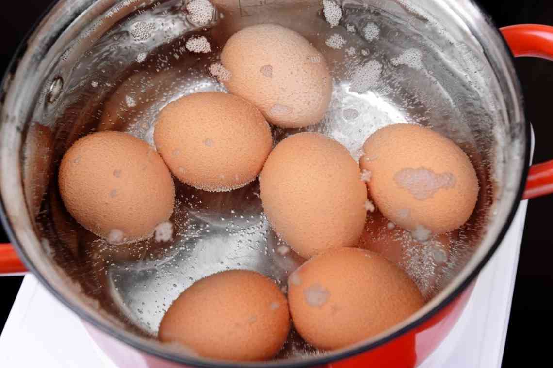 Дізнаємося як варити яйця, щоб вони не лопнули: секрети і поради