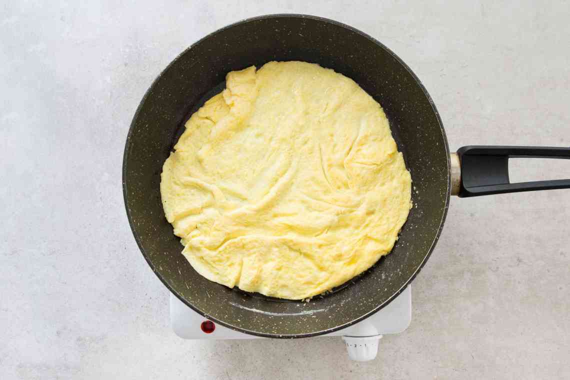 Дізнаємося як зробити вдома омлет з сиром