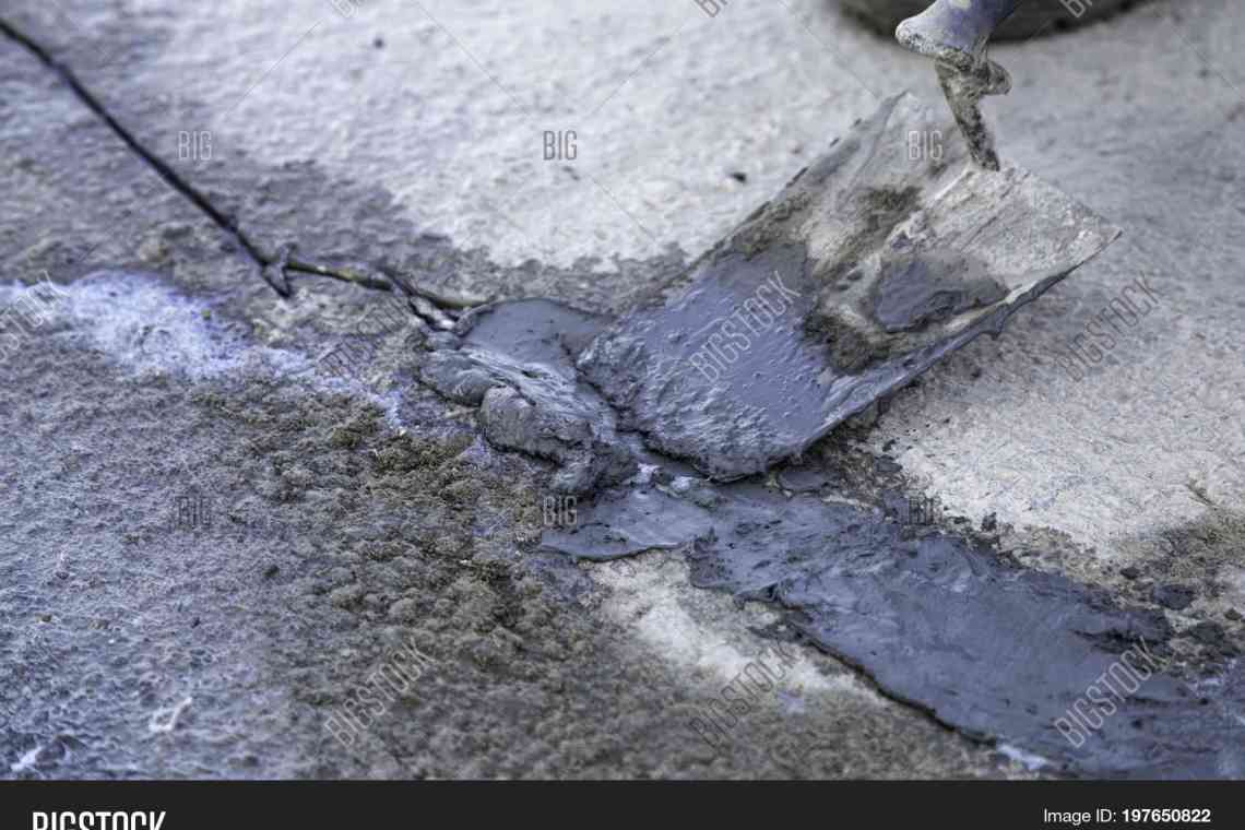 Тріщини в бетоні